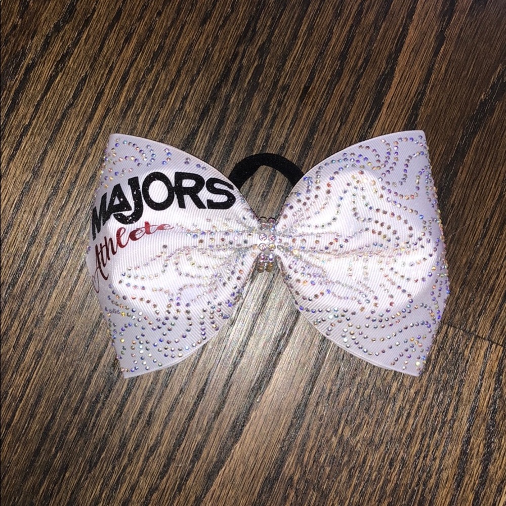 White majors bow!